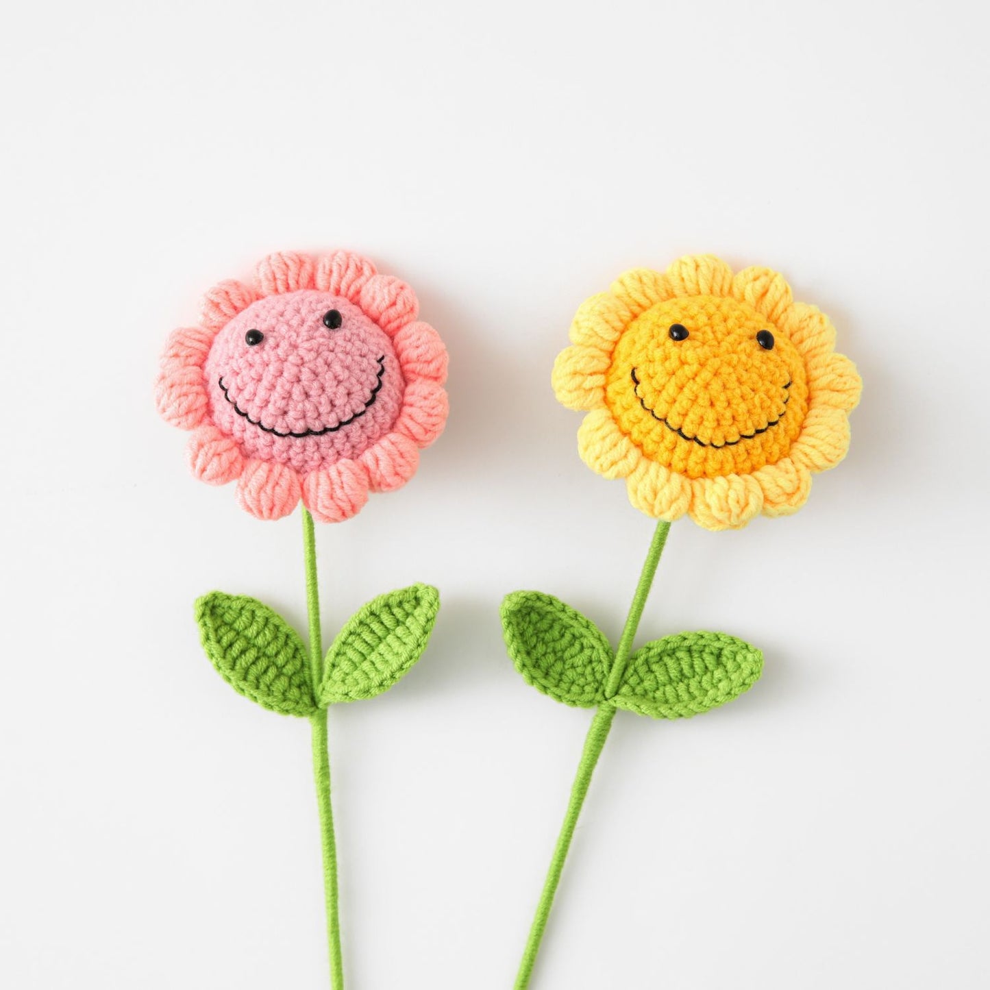 Graduation Season and Teacher's Day, Handcrafted Yarn Sunflowers with Smiling Faces in Pink and Yellow, Ideal for Gifting to Classmates and Teachers