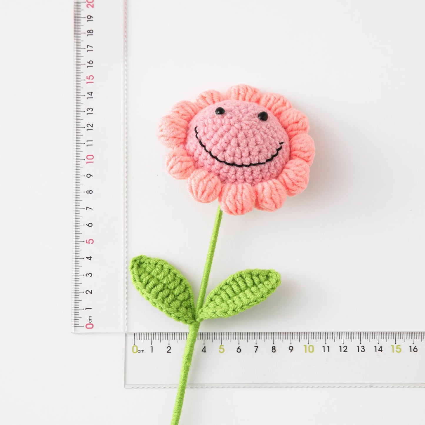 Graduation Season and Teacher's Day, Handcrafted Yarn Sunflowers with Smiling Faces in Pink and Yellow, Ideal for Gifting to Classmates and Teachers