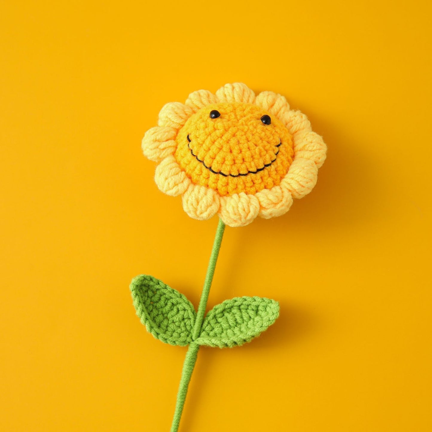 Graduation Season and Teacher's Day, Handcrafted Yarn Sunflowers with Smiling Faces in Pink and Yellow, Ideal for Gifting to Classmates and Teachers